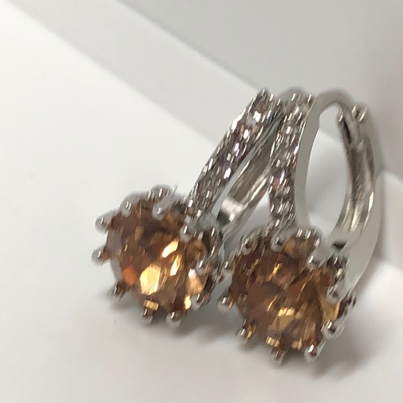 🌹Silver Champagne crystal Cz Huggie Hoop Earrings - Picture 4 of 8